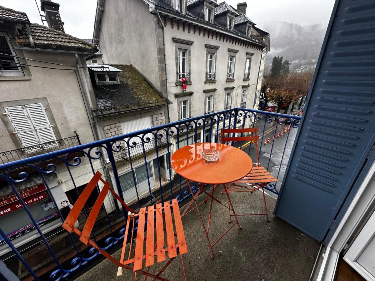 Belle Maison De Ville Au Coeur Du Village De Montagne Vic-sur-Cère Eksteriør bilde